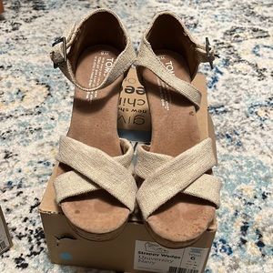 Super cute comfy Tom’s